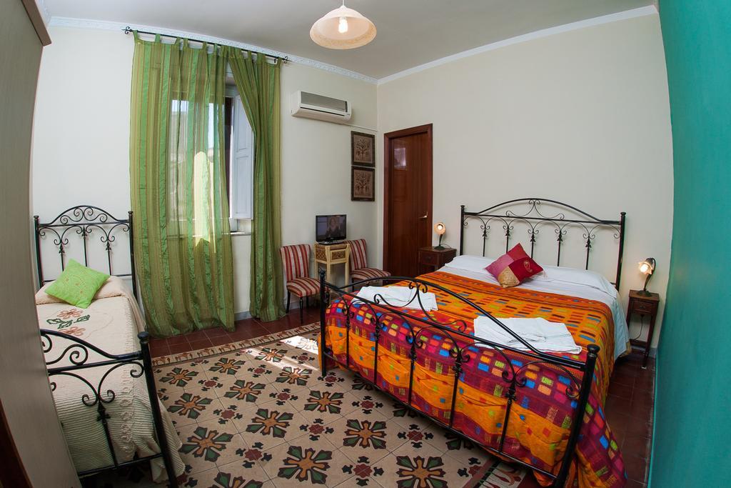 Umberto 33 Bed and Breakfast Πιάτσα Αρμερίνα Δωμάτιο φωτογραφία