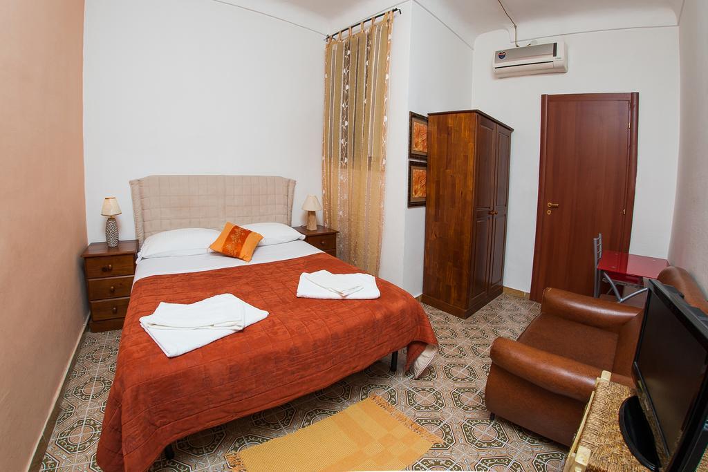 Umberto 33 Bed and Breakfast Πιάτσα Αρμερίνα Δωμάτιο φωτογραφία